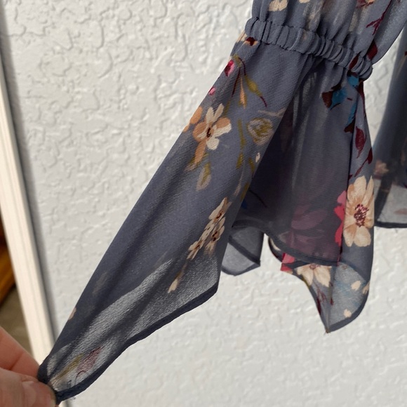 White House Black Market Size 8 Floral Top - Picture 4 of 6